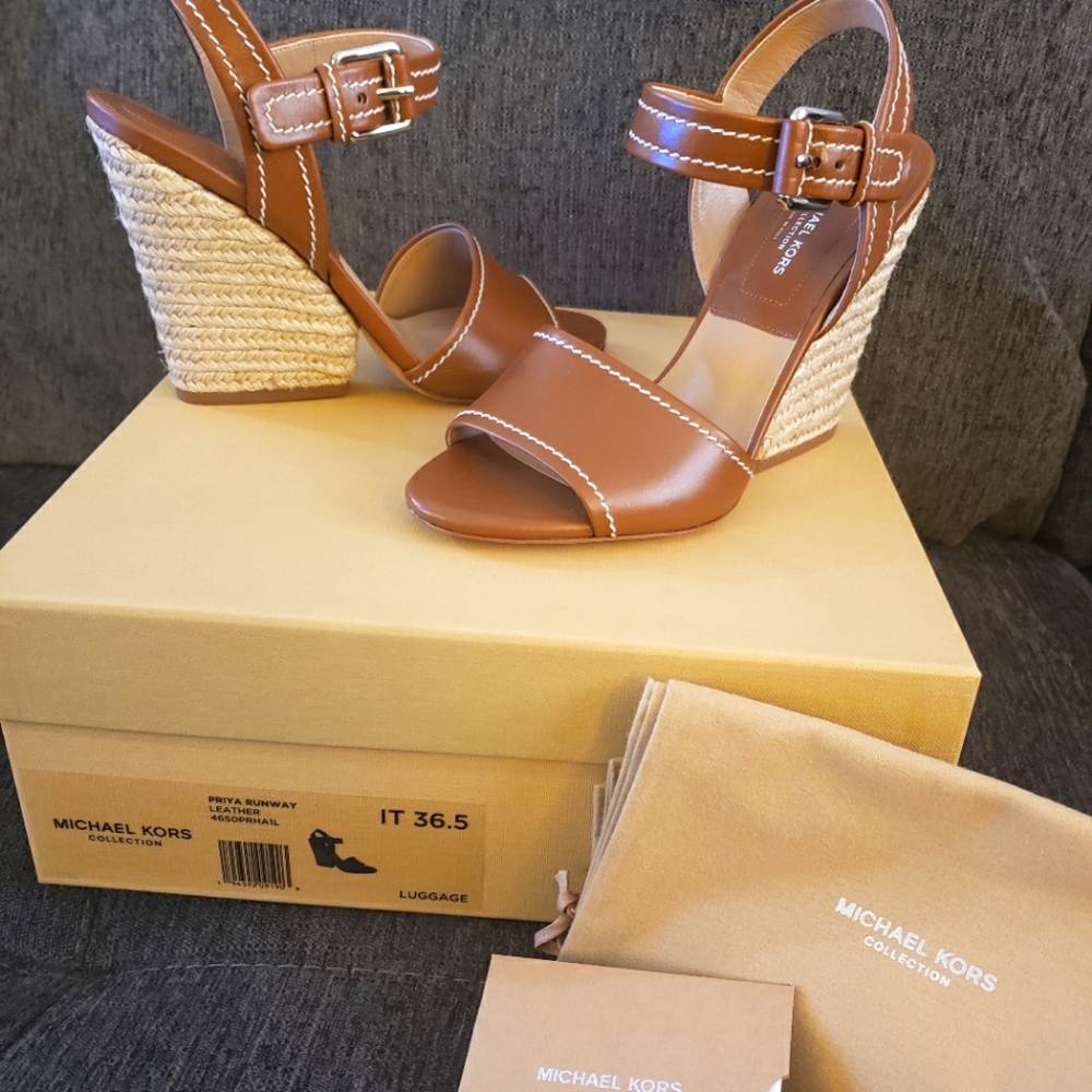 Michael Kors Priya Leather heels in luggage